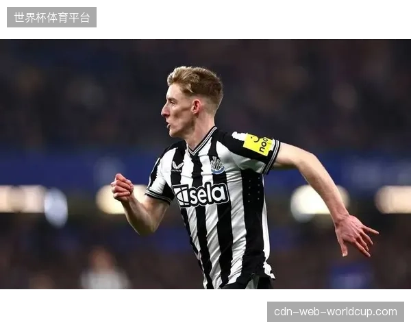 安东尼·戈登凭借热身赛的出色发挥锁定主力，图赫尔已围绕贝林厄姆构建起英格兰队的世界杯首发阵容
